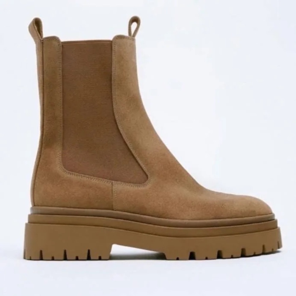 NWOT ZARA Tan/Taupe Suede Chelsea Boots